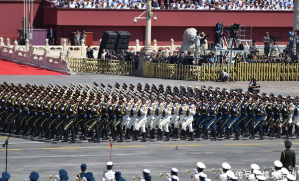 配资网首页官网 九三大阅兵“朋友圈”曝光：各国态度天差地别，俄罗斯和中国真铁