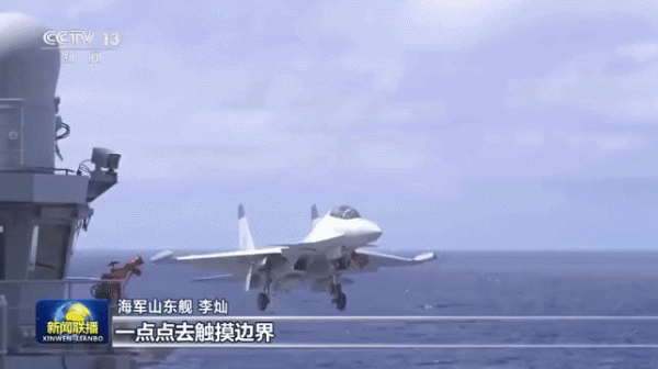 最专业的配资公司 山东舰遭外军航母截击，多架歼15T挂实弹拦截，双方发生缠斗，下一幕让外军鸦雀无声